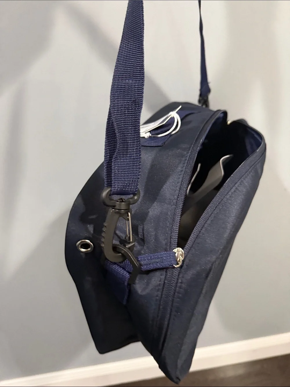 Brunch navy messenger